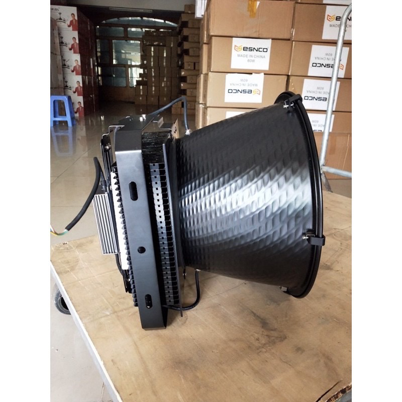 Đèn led pha siêu công suất siêu sáng cho công trình tháp cẩu, tàu cá, tàu biển 400w 600w