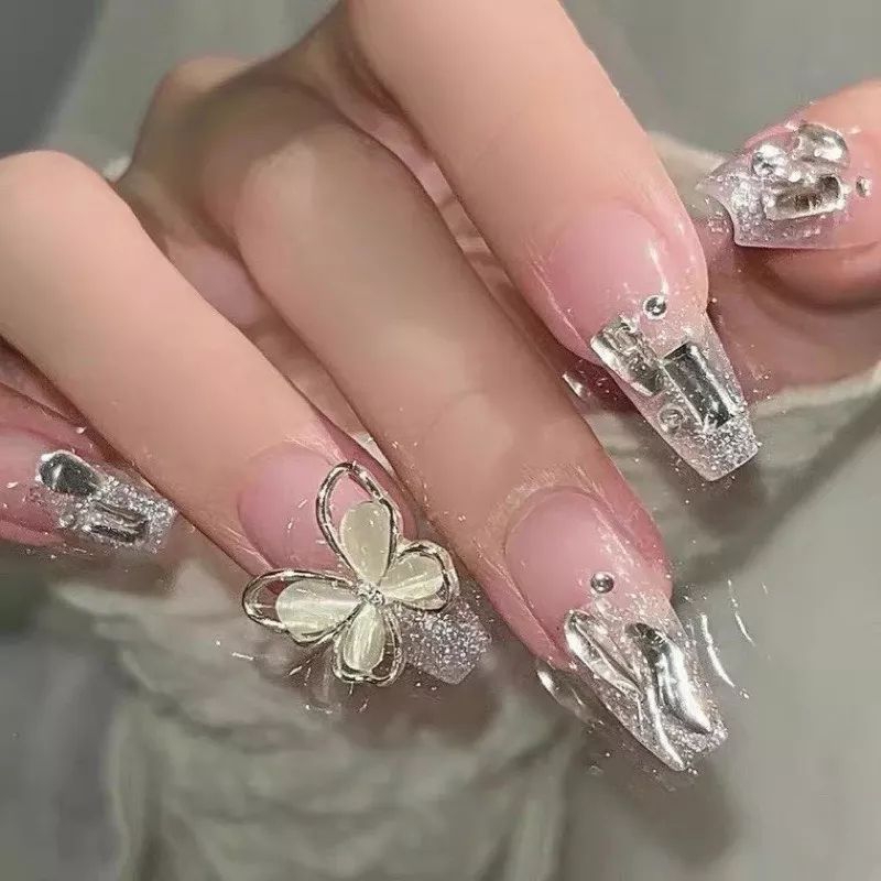 Móng giả_nail box móng thiết kế đính charm đá lấp lánh