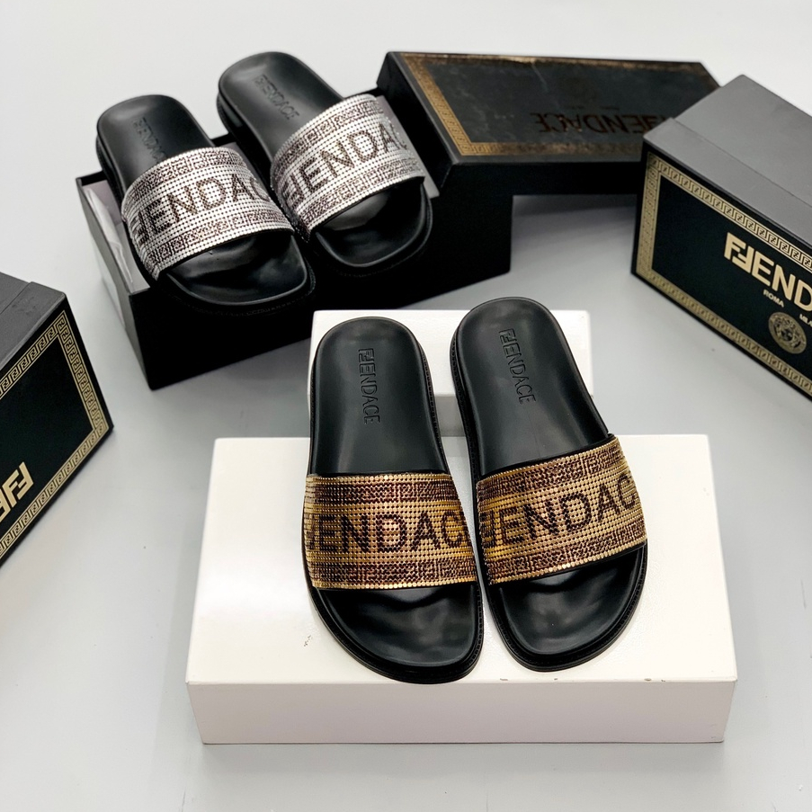 Dép lê quai ngang Versace chữ in check đế LA on web fullbox bill thẻ phụ kiện