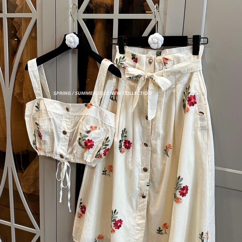 Set áo croptop kèm chân váy hoa xoè đi biển sexy