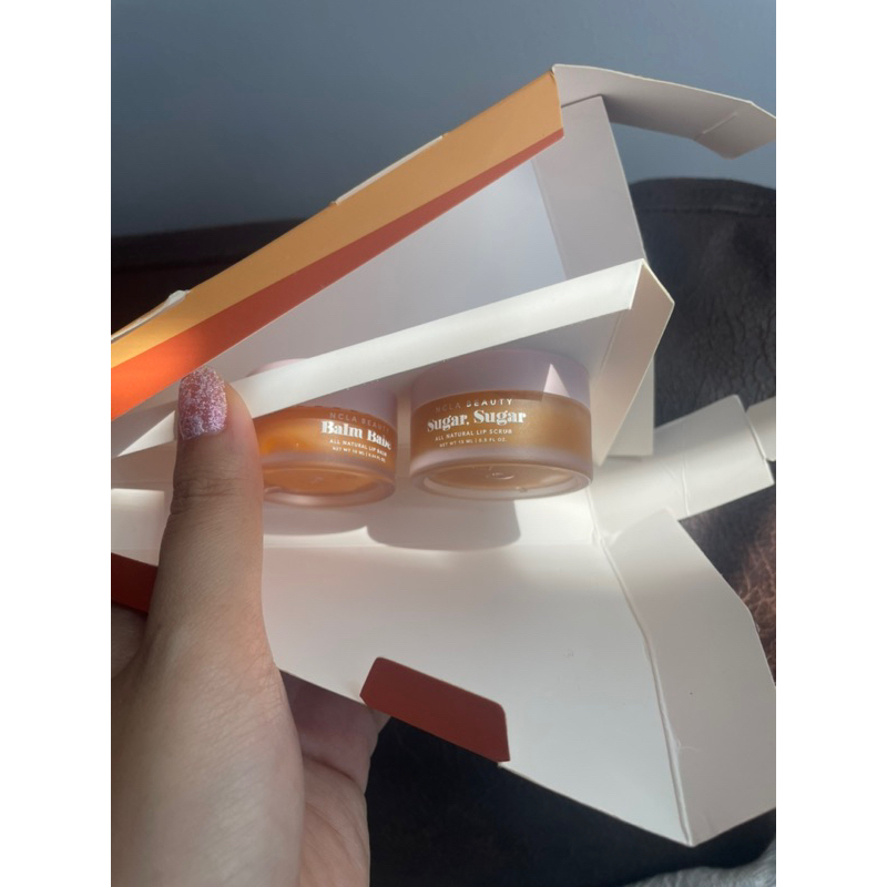 NCLA BEAUTY set dưỡng, tdc môi 24$ Lip Treatment Tin Can Gift Set