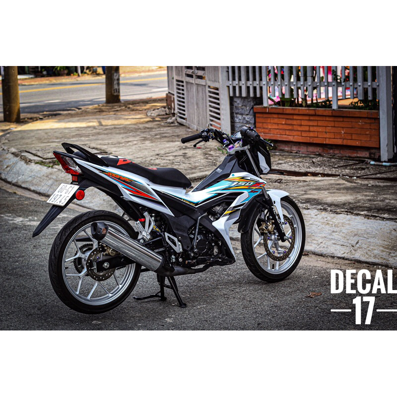 Tem sonic xe trắng