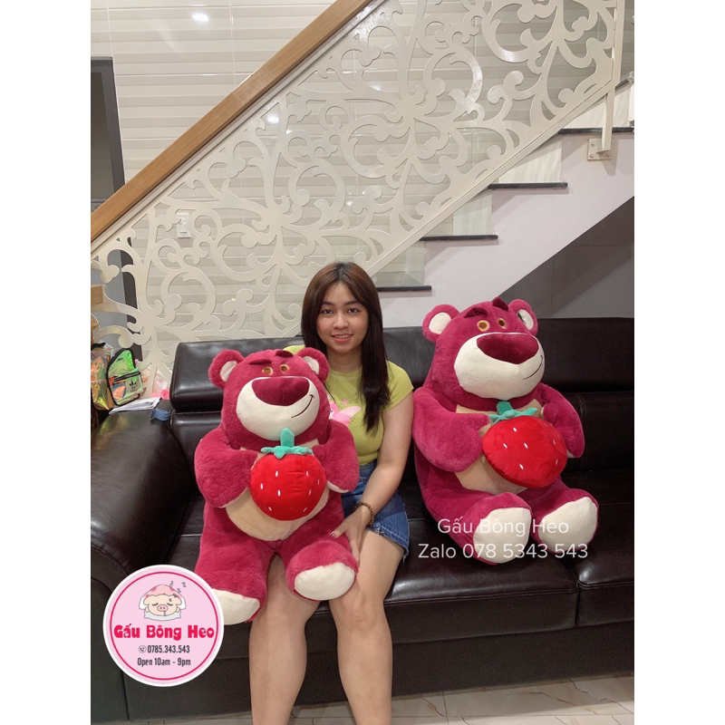Gấu Bông Lotso ôm trái dâu