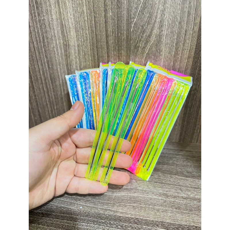 QUE NẶN MỤN THƯỜNG