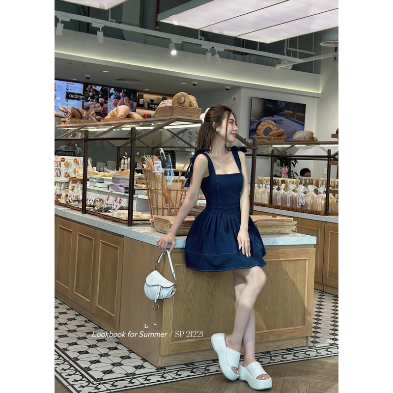 ĐẦM JEAN DÂY CỘT VAI