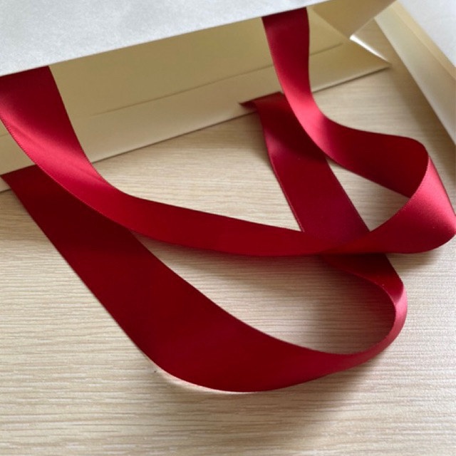 CHỈ BÁN TÚI TRƠN - Set 10 cái - Túi giấy kraft Nhật - Size 29.5x23x9cm - Quai ribbon satin cao cấp màu Scarlet