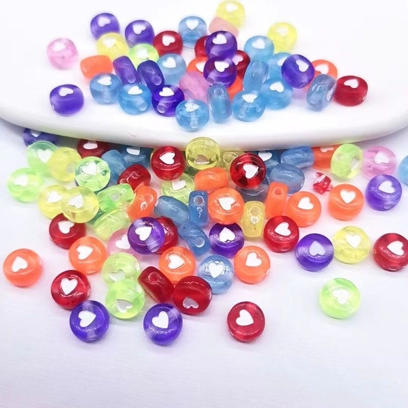 Set 100 hạt nhựa acrylic 4mmx7mm hình trái tim, chữ cái dùng làm trang sức thủ công