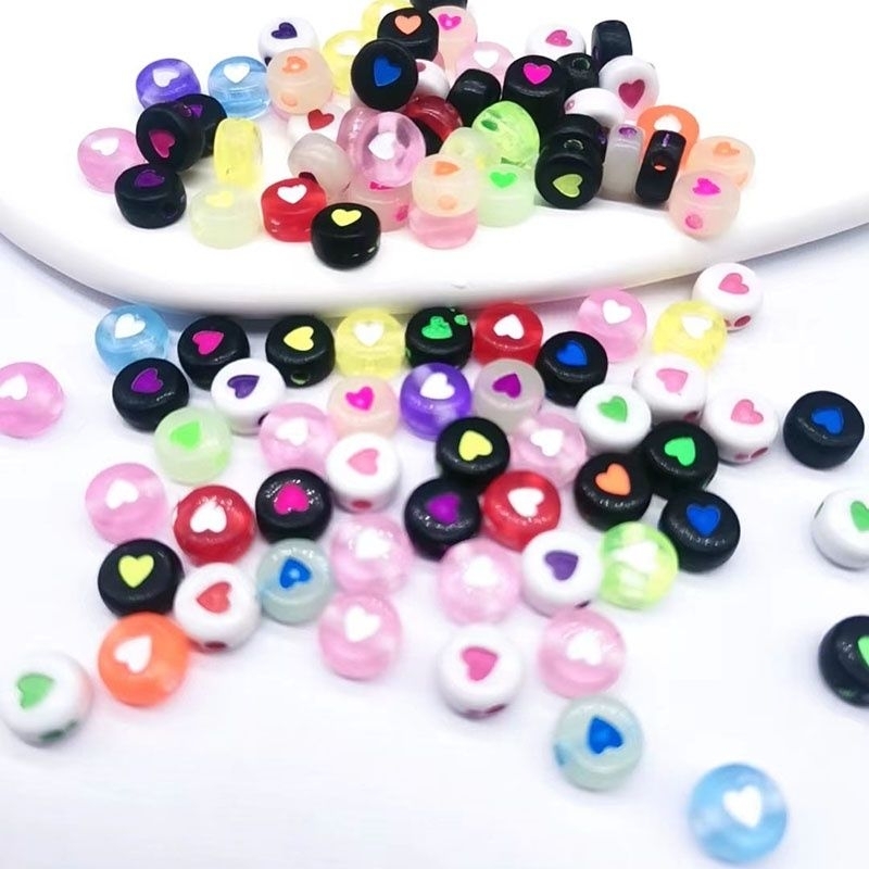 Set 100 hạt nhựa acrylic 4mmx7mm hình trái tim, chữ cái dùng làm trang sức thủ công