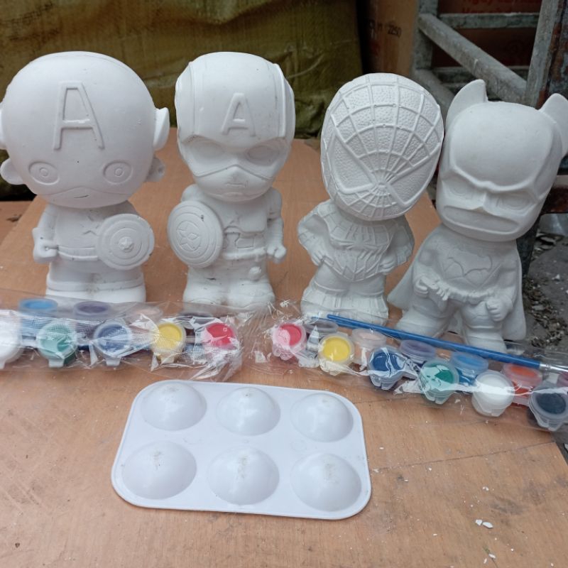 bộ 4 tượng siêu anh hùng tặng 2 bộ màu+khay đựng