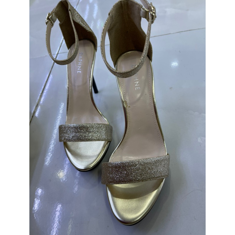 Thanh lí giày hiệu size 38 100k