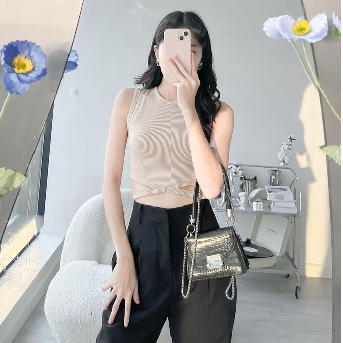 Áo croptop thun sát nách cổ tròn, thắt dây vòng eo thời trang GAGO màu kem GA4307