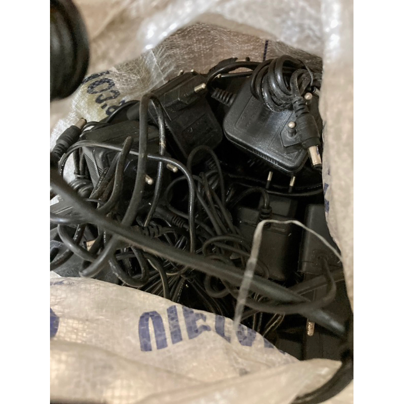 Adaptor nguồn AC12V-1000mA cho fuzz pedal effect.