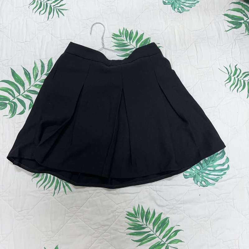 chân váy nữ màu đen xếp ly, size M. hàng mới chất sịn