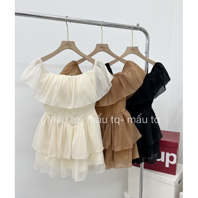 Váy tơ xoè trễ vai