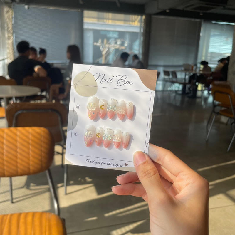 Nail box thiết kế cao cấp, móng tay giả thủ công gắn vỏ sò ánh nhũ hồng đơn giản phong cách hàn quốc Hy.Nail.