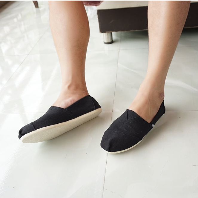 Giày Toms Đen Clasic đế Xốp T01