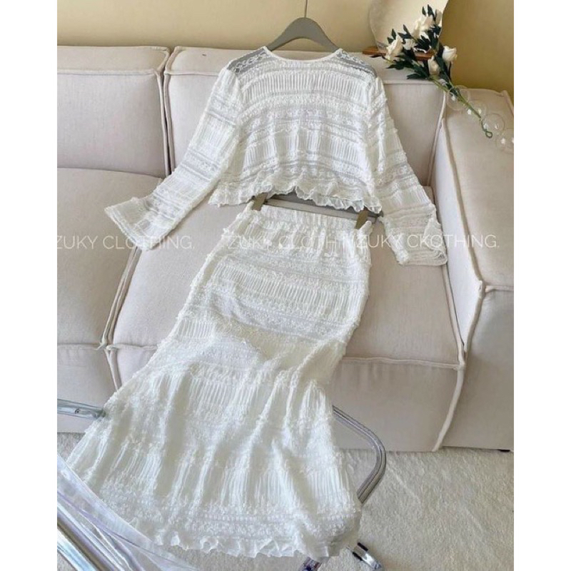 Set Áo croptop và chân váy body trắng