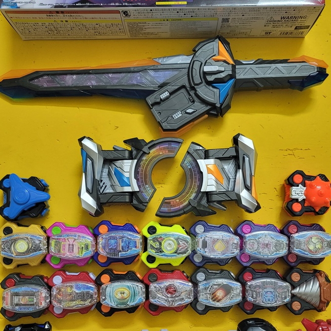 Đồ chơi Kamen Rider Geats: DX/Candy/Gashapon Raise Buckle