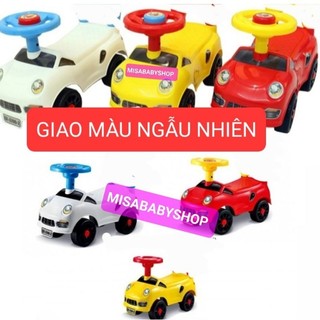 Xe ô tô chòi chân có kèn .