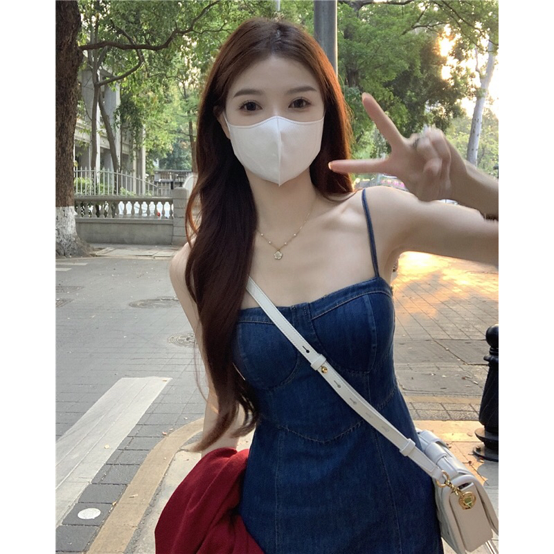 Đầm 2 dây jeans cúp ngực dáng dài kèm cadigan đỏ 2023