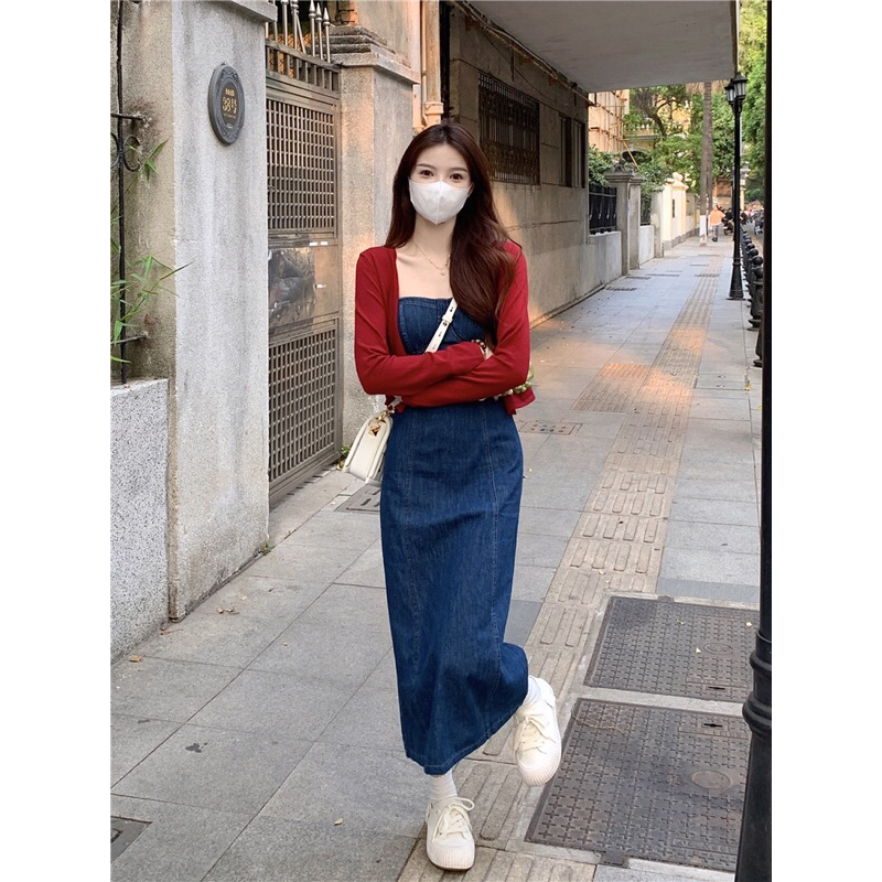 Đầm 2 dây jeans cúp ngực dáng dài kèm cadigan đỏ 2023