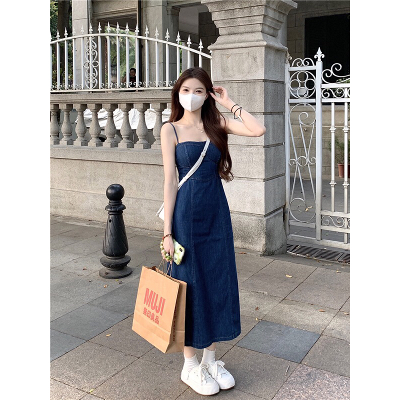 Đầm 2 dây jeans cúp ngực dáng dài kèm cadigan đỏ 2023