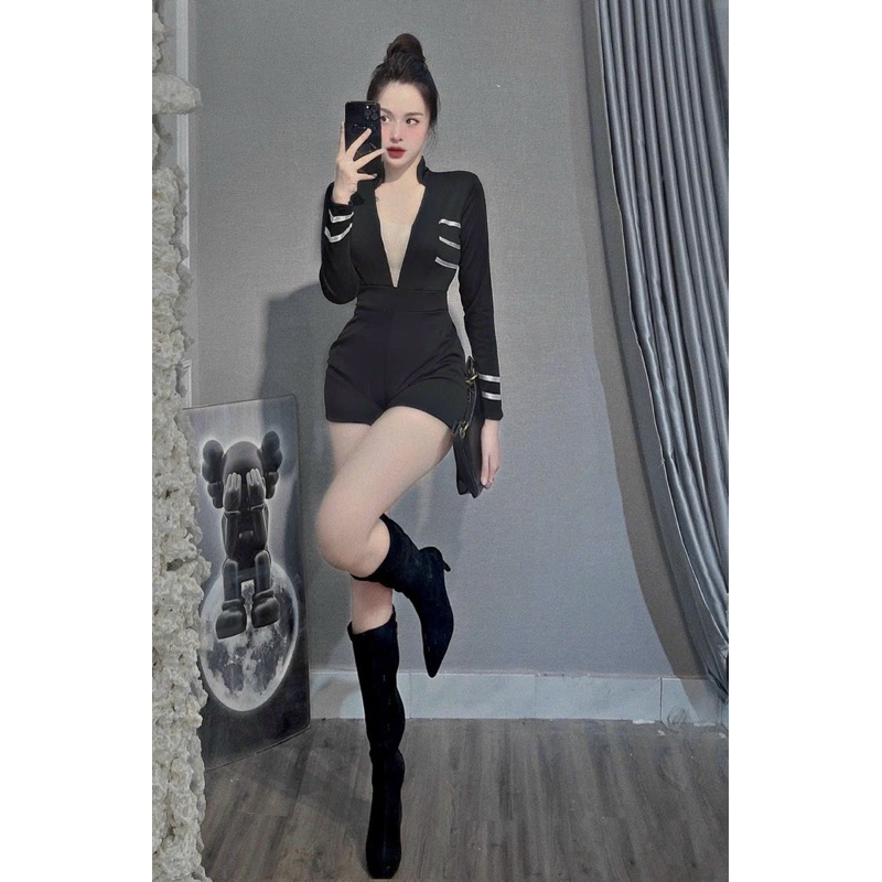 Jumpsuit tay dài sọc xẻ ngực