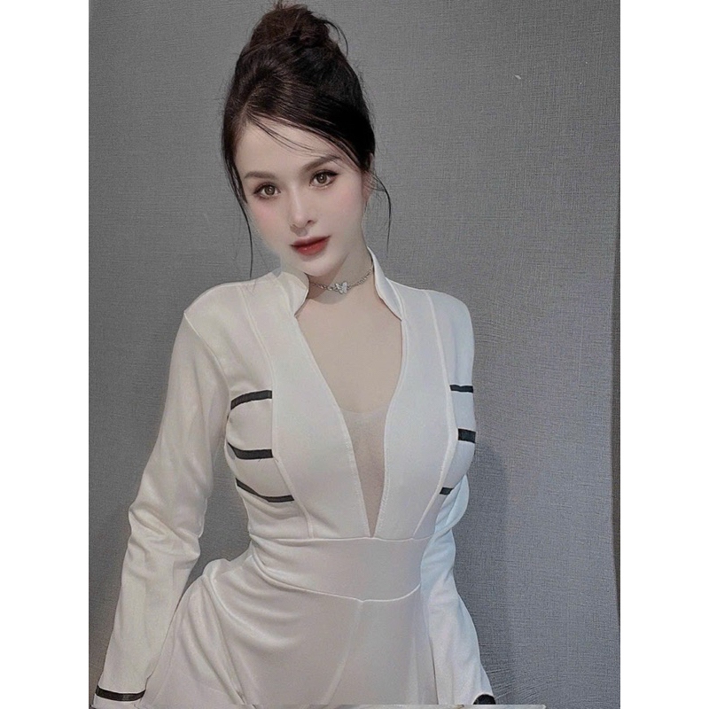 Jumpsuit tay dài sọc xẻ ngực