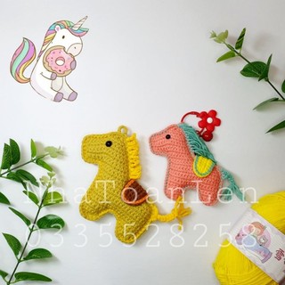 Móc khóa ngựa bằng len handmade