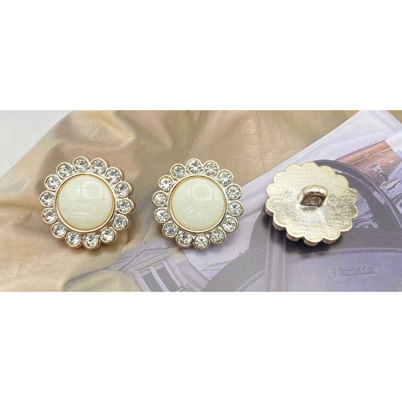Khuy  áo NHỰA HOA VIỀN ĐÁ KÈM NGỌC MẮT MÈO CAO CẤP CỠ TO 2.15cm và 2.5cm