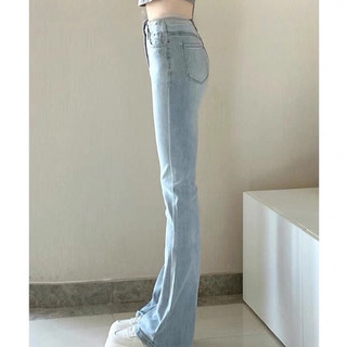 Quần jeans xanh nhạt ống loe