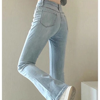 Quần jeans xanh nhạt ống loe