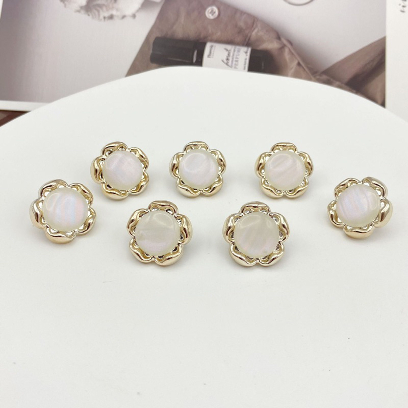 1 Khuy nhựa NGỌC TRẮNG NGÀ NHŨ CAO CẤP,SANG TRỌNG cỡ 1.8cm