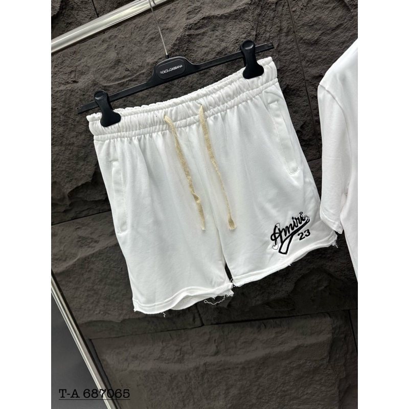 Bộ cộc tay hot trend cùng với 2 màu đen trắng độc lạ hot hè năm 2023 new