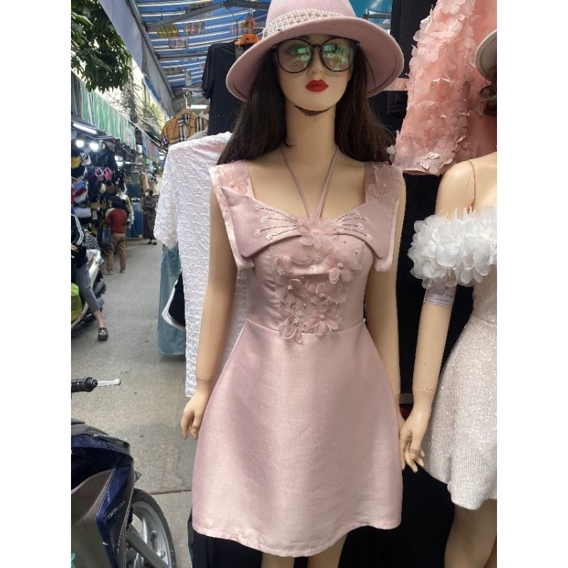 Váy Sát Nách Có Dây Đeo Ở Cổ Vải Lụa Rất Sang Trọng (có quần bên trong . ảnh tự chụp )