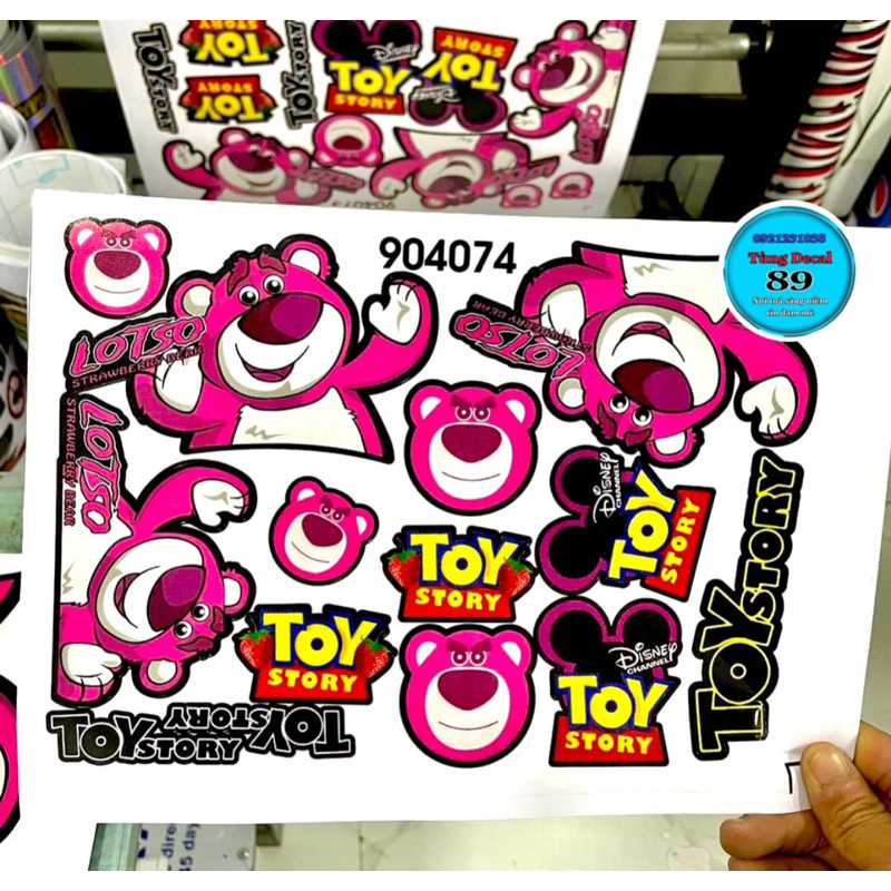 LOGO GẤU Dâu Lotso -  STicker hot nhất 2023 ⚜️