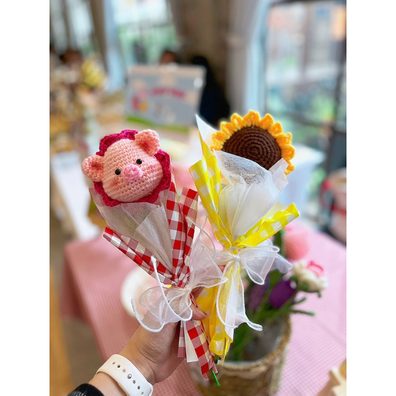 Bông hoa hình Con heo Bằng len - Hoa móc len Handmade hình heo ú - Bó hoa heo 1 bông móc len