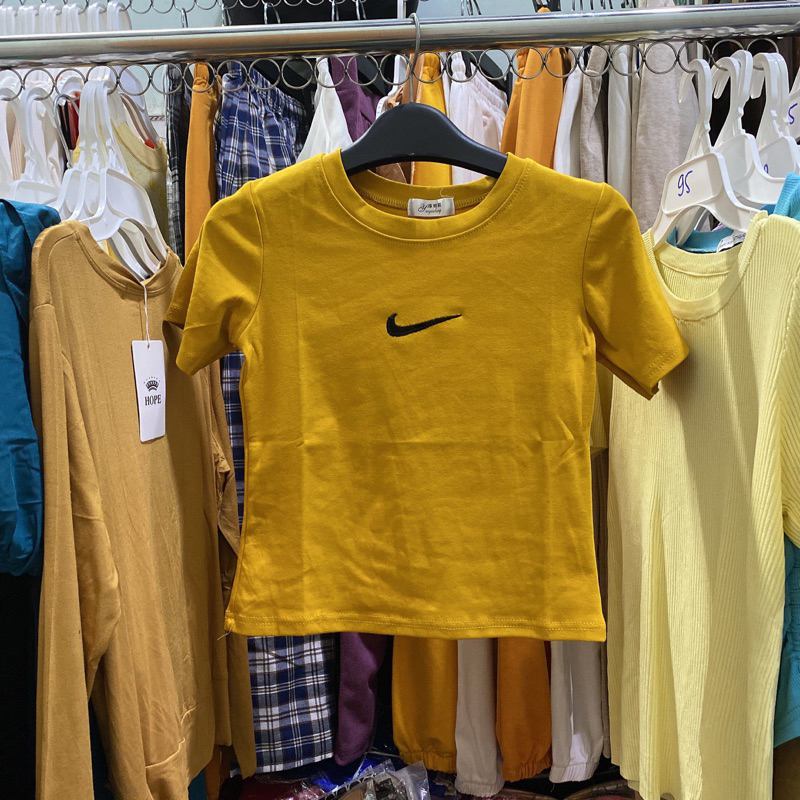 Áo thun ôm phom croptop