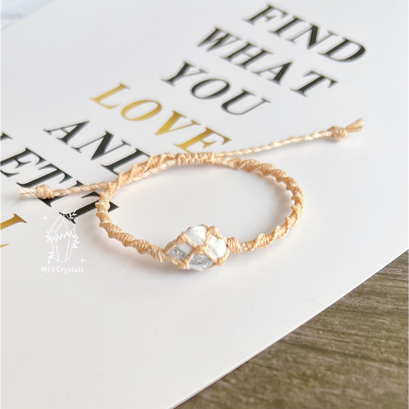 Vòng tay Macrame handmade Howlite thô màu trắng vân mờ cực xinh.