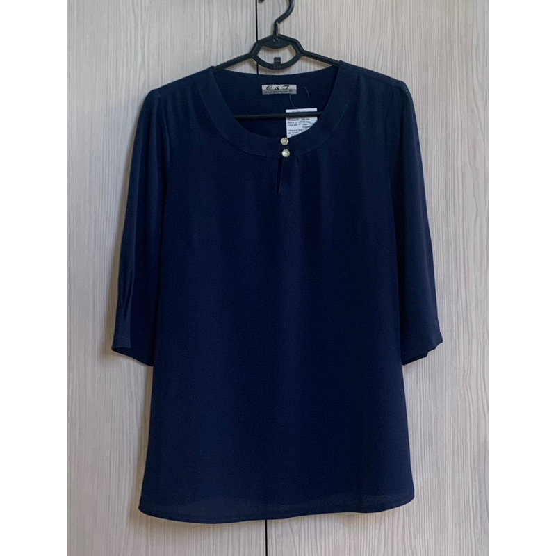 Áo kiểu trung niên cổ tròn phối nút