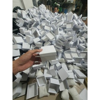 Hộp đồng hồ màu trắng