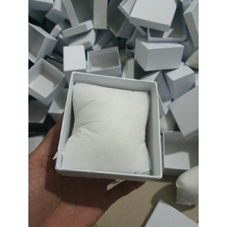 Hộp đồng hồ màu trắng