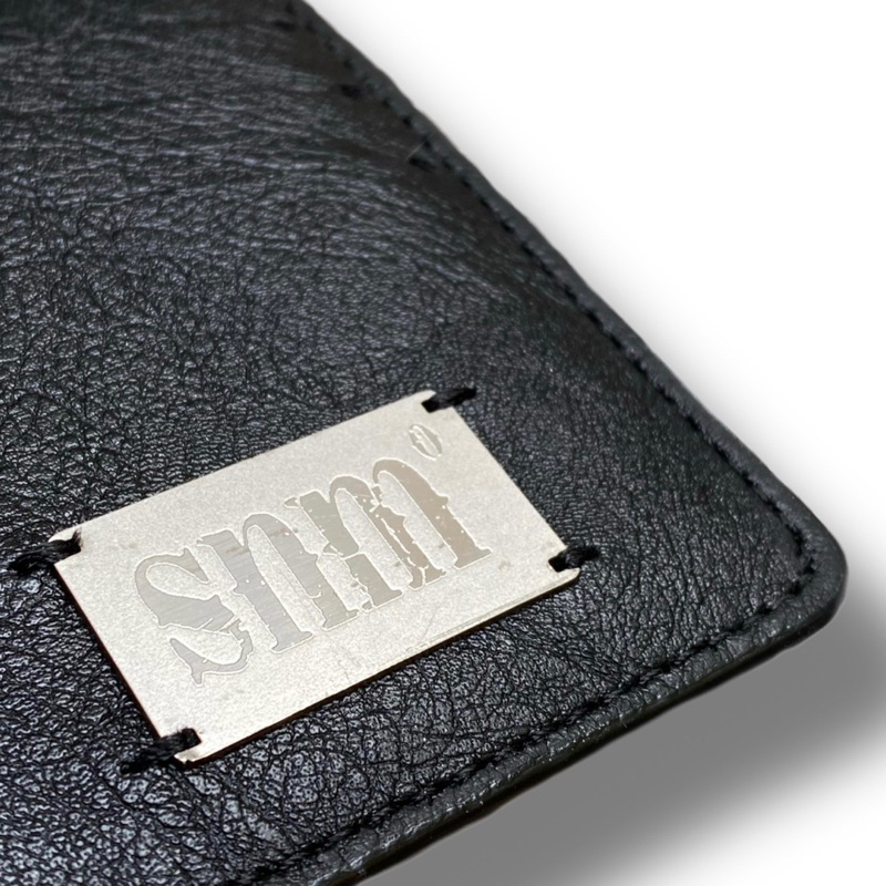 Ví đựng thẻ hoạ tiết thêu đính khuyên.