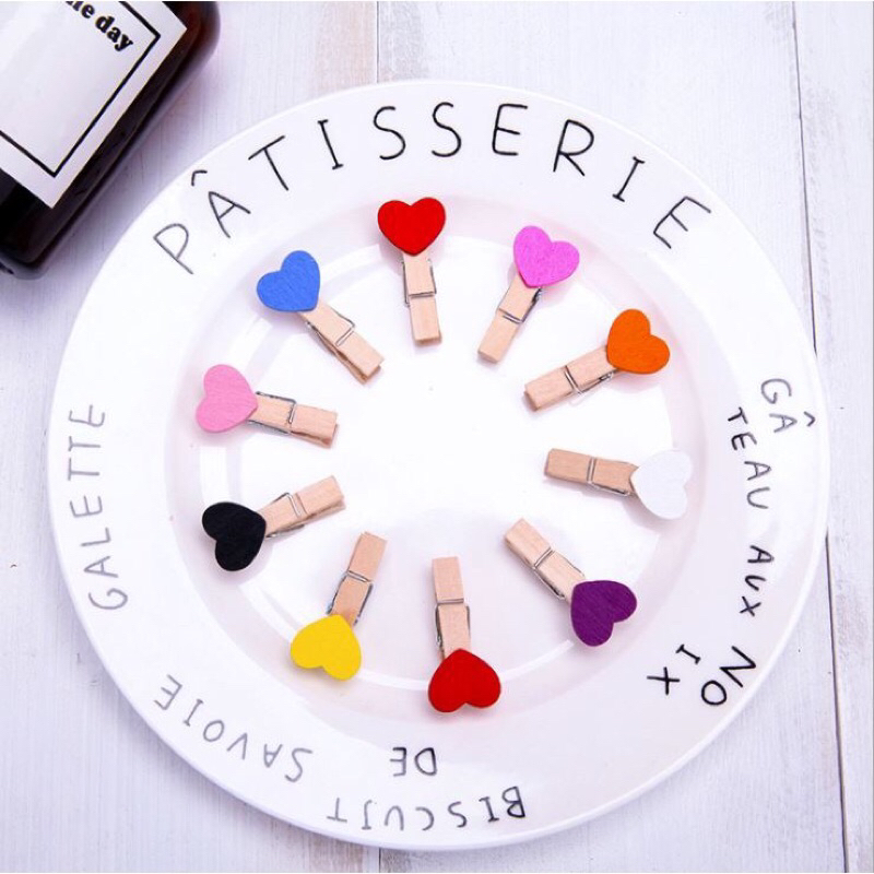 Kẹp gỗ hình trái tim dùng để treo ảnh