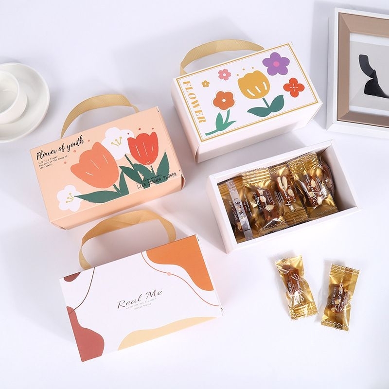 Hộp đựng bánh Hoa nhỏ có khay và túi xách