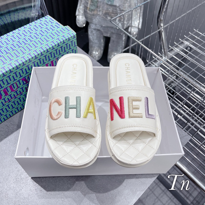 Dép lê quai da mềm thêu chữ 7 màu, đế cao su đi bao êm. Hàng quảng châu cao cấp đầy đủ hộp túi giấy