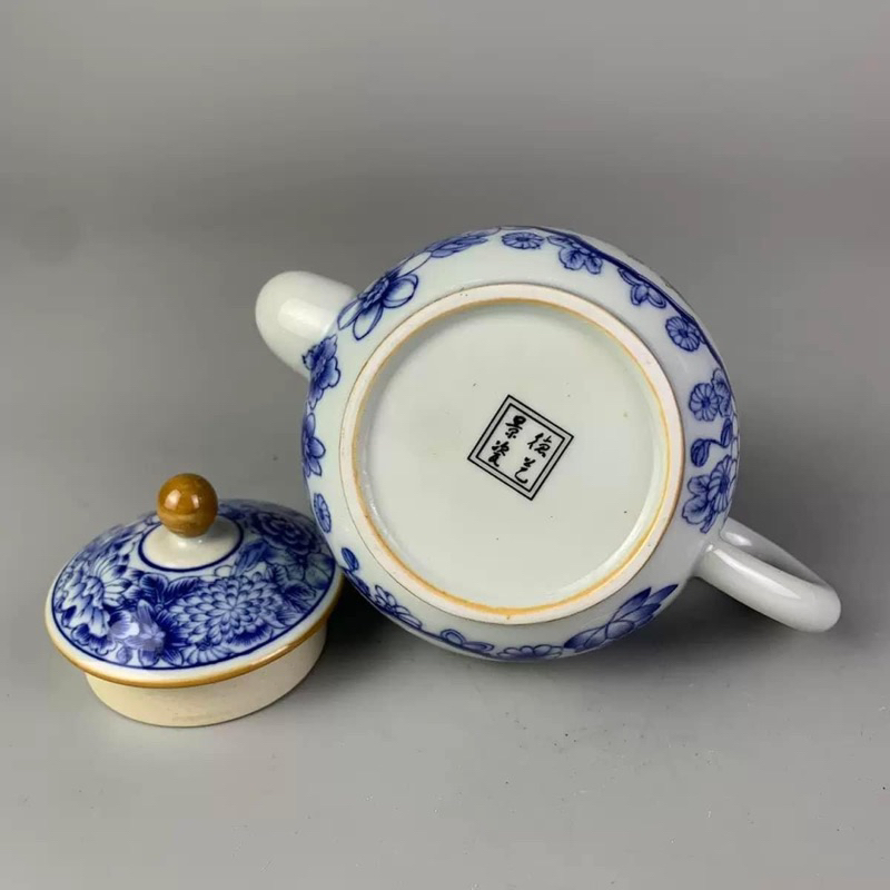 Ấm sứ hoạ tiết lựu cao cấp