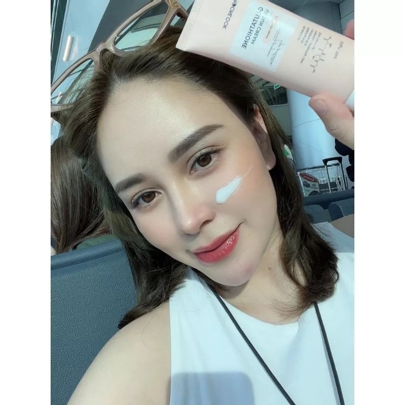 KEM CHỐNG NẮNG MOONLOOK SPF 50+ NÂNG TONE LÀM SÁNG DA