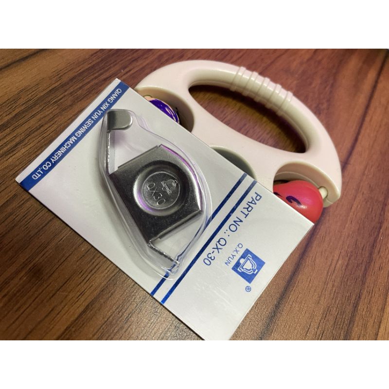 Cữ nam châm định hướng vải may