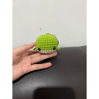 Móc chìa khoá cá heo may mắn bằng len handmade